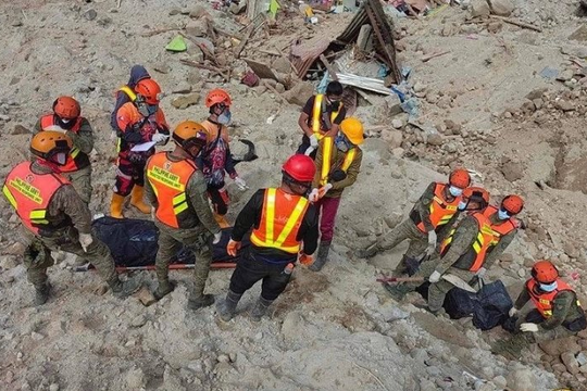 Số nạn nhân trong thảm họa lở đất ở Philipines lên tới hơn 90 người