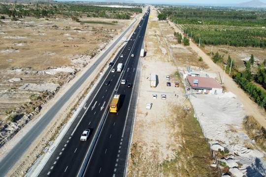 Bộ trưởng Bộ GTVT nói về xây trạm dừng nghỉ dọc cao tốc qua Bình Thuận