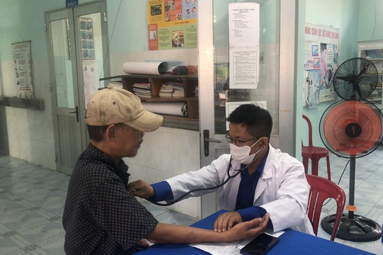 Hội Thầy thuốc trẻ tỉnh Bình Thuận: Khám bệnh, phát thuốc miễn phí cho 200 người ở Sùng Nhơn