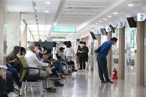 Hàn Quốc: “Bão” đình công càn quét, y tế chìm trong hỗn loạn, cơ quan quản lý thảm họa họp khẩn