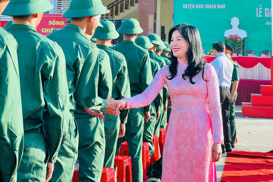 Thanh niên Hàm Thuận Nam lên đường làm nhiệm vụ với Tổ quốc