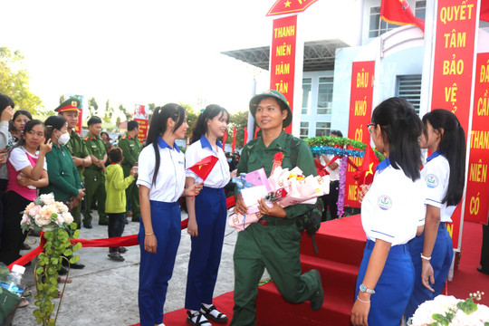 Hơn 130 thanh niên Hàm Tân lên đường bảo vệ Tổ quốc