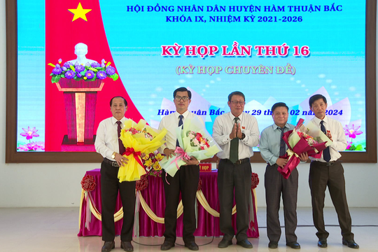 Ông Đặng Thanh Phúc được bầu giữ chức Chủ tịch UBND huyện Hàm Thuận Bắc 