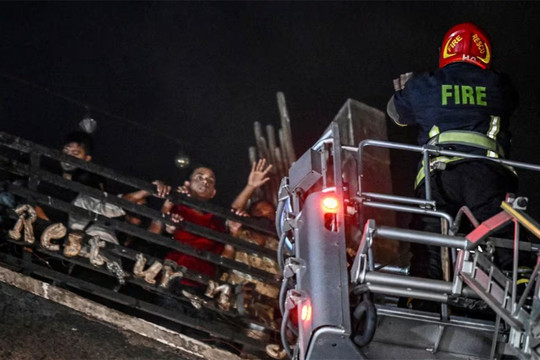 Ít nhất 43 người chết trong vụ cháy trung tâm thương mại ở Bangladesh