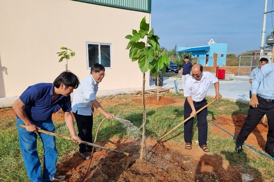 Ban Quản lý các Khu công nghiệp tỉnh phát động Tết trồng cây