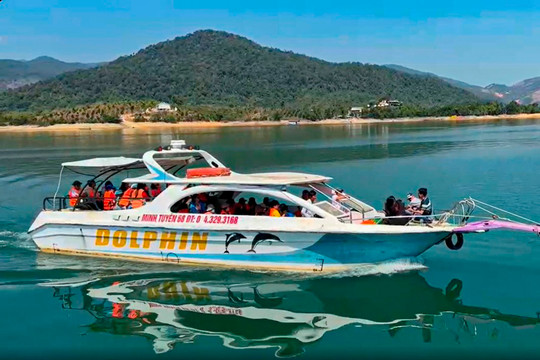 Du ngoạn trên hồ Hàm Thuận - Đa Mi