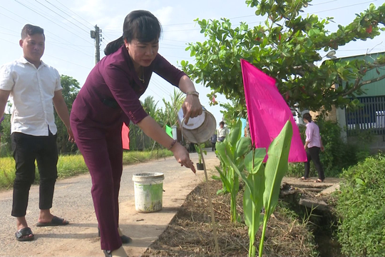 Hội phụ nữ huyện Hàm Thuận Bắc ra mắt mô hình ‘Dân vận khéo” tuyến đường hoa