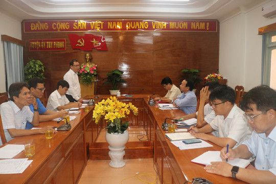 Phối hợp tuyên truyền kinh tế, xã hội huyện Tuy Phong


