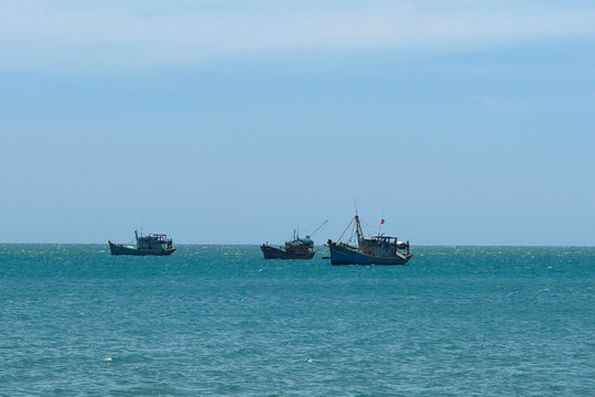 Phú Quý: Tìm kiếm một lao động mất liên lạc trên biển
