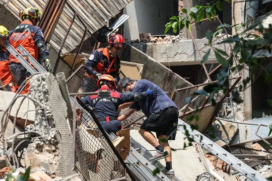 Đài Loan tiếp tục tìm kiếm cứu hộ những người bị mắc kẹt dưới đống đổ nát