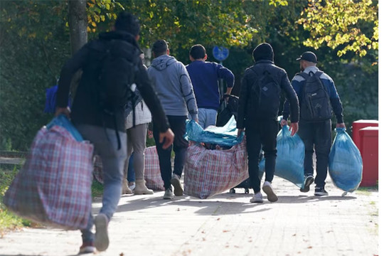 Đức xem xét bổ sung lều ngoài trời cho người tị nạn