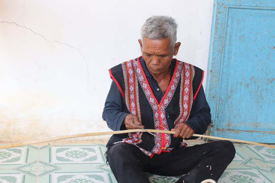 Khai mạc lớp truyền dạy kỹ thuật đan lát truyền thống 