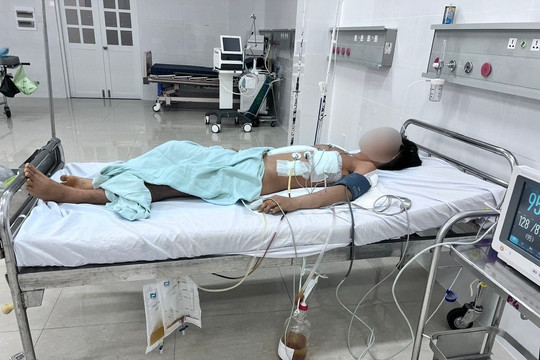 Bệnh viện đa khoa tỉnh Bình Thuận: 
Ê kíp y bác sĩ trắng đêm cứu sống 2 cha con thủng nội tạng
