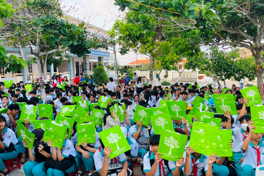 Các trường học huyện đảo Phú Quý nói không với rác thải nhựa