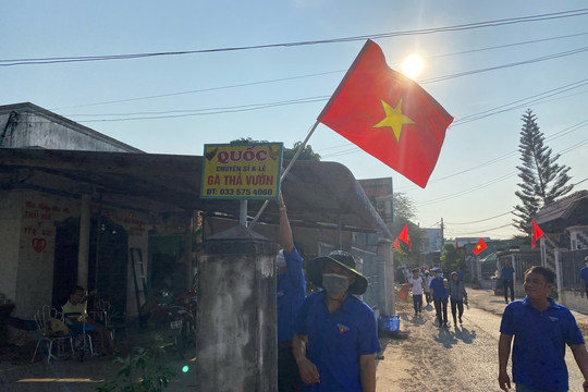  Hàm Thuận Bắc:
 Phát huy nét đẹp văn hóa treo cờ Tổ quốc vào dịp lễ, tết