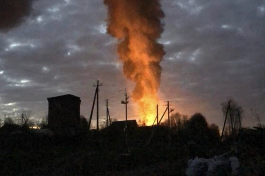 Ukraine tấn công cơ sở dầu mỏ của Nga