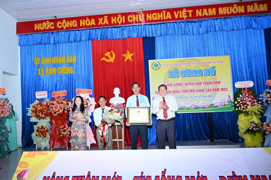  Hàm Cường - Hàm Thuận Nam:
Nhận bằng đạt chuẩn nông thôn mới nâng cao