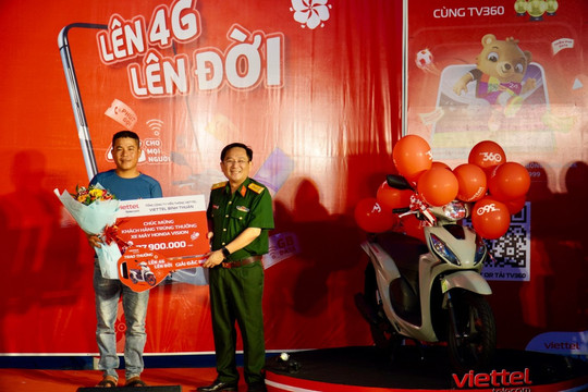 Viettel Bình Thuận trao thưởng chương trình “Lên 4G - Lên đời” và chương trình “Tết ai cũng có quà”