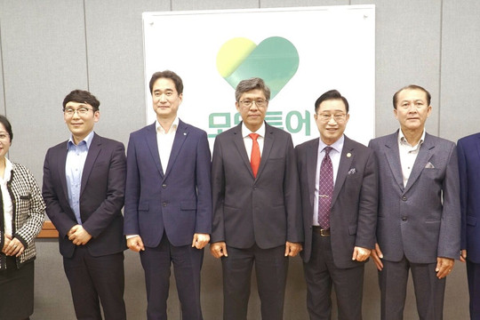 Đoàn công tác của Bình Thuận làm việc với các công ty du lịch lớn của Hàn Quốc