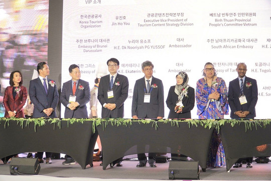 Lãnh đạo tỉnh tham dự Hội chợ du lịch quốc tế Seoul lần thứ 39