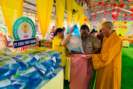 
Ban Trị sự Phật giáo huyện Hàm Thuận Nam:
Tổ chức “Phiên chợ 0 đồng” cho người nghèo