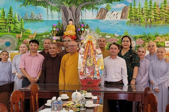 Ủy ban MTTQ Việt Nam tỉnh thăm, chúc mừng Đại lễ Phật đản