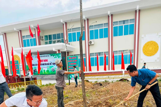 Hàm Tân:
Phát động trồng cây "Đời đời nhớ ơn Bác Hồ”