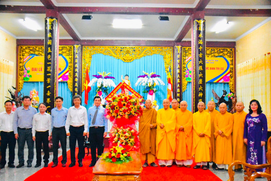 
Bí thư Tỉnh ủy thăm, chúc mừng Đại lễ Phật đản năm 2024