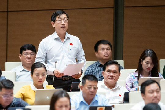 Đoàn Đại biểu Quốc hội Bình Thuận góp ý dự thảo Luật Trật tự, an toàn giao thông đường bộ