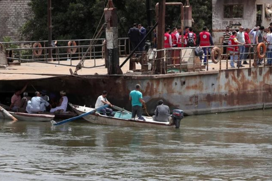 Ai Cập: Xe buýt rơi khỏi phà xuống sông Nile khiến 11 người thiệt mạng