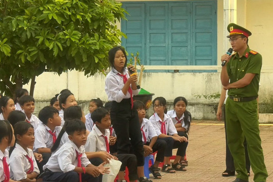 Tánh Linh: Gần 290 học sinh đồng bào dân tộc thiểu số nghe tuyên truyền về phòng chống ma túy