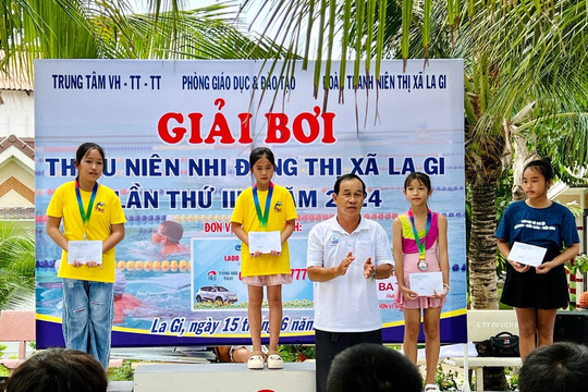 La Gi tổ chức giải bơi cho trẻ và phát động phong trào phòng, chống đuối nước