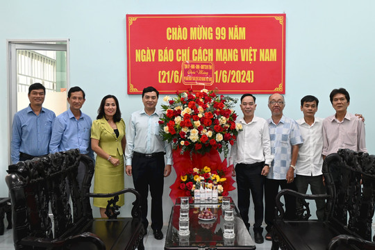 Bí thư Tỉnh ủy chúc mừng cơ quan báo chí nhân Ngày Báo chí Cách mạng Việt Nam