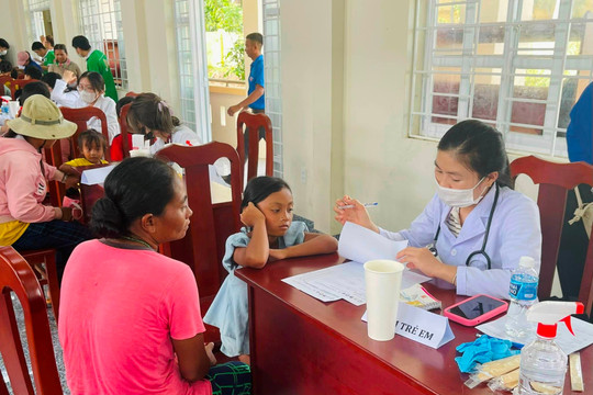 Phan Dũng: Hơn 400 người dân được khám bệnh, cấp phát thuốc miễn phí