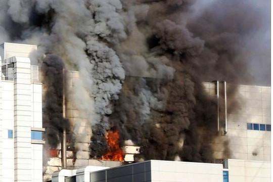 Hàn Quốc: Cháy tại nhà máy sản xuất pin, 1 người chết, hơn 20 người mắc kẹt