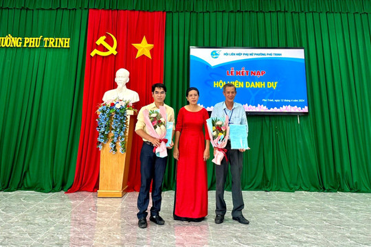 Phan Thiết: Kết nạp 28 hội viên danh dự Hội Liên hiệp Phụ nữ Việt Nam