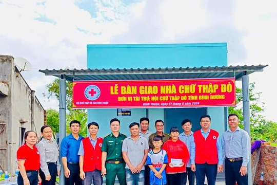 Bàn giao nhà Chữ thập đỏ cho ngư dân nghèo huyện Hàm Thuận Nam