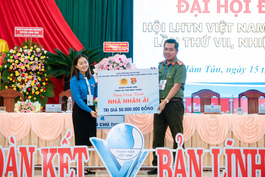 Trao tặng công trình thanh niên tại Hàm Tân