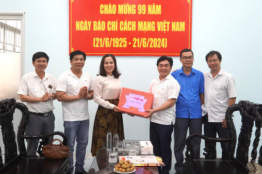  Báo Đồng Tháp thăm, học tập kinh nghiệm tại Báo Bình Thuận