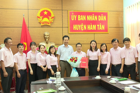 Bổ nhiệm Giám đốc Phòng giao dịch NHCSXH huyện Hàm Tân