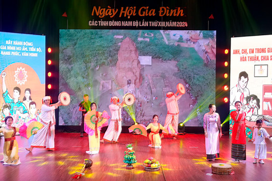 “Chuẩn mực văn hóa, gia đình, con người Bình Thuận trong thời kỳ mới”