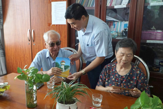 Bí thư Tỉnh ủy thăm gia đình chính sách, người có công  tại Phan Thiết