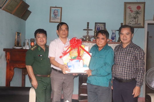 Trưởng Ban Tuyên giáo Tỉnh ủy thăm, tặng quà thương bệnh binh tại Hàm Tân