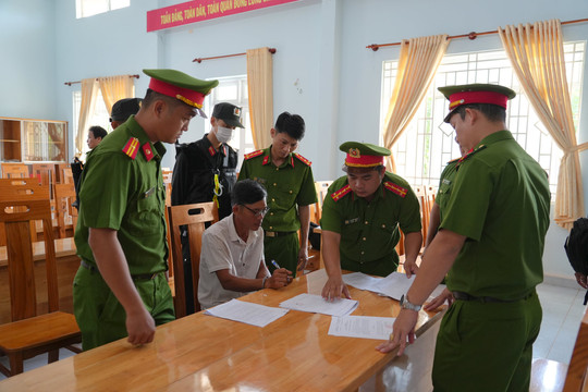 Khởi tố các đối tượng “Vi phạm quy định về khai thác tài nguyên”