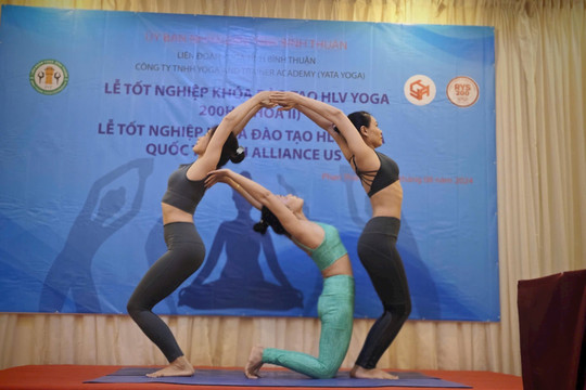 
Bình Thuận có thêm 16 Huấn luyện viên Yoga tốt nghiệp 200H quốc tế