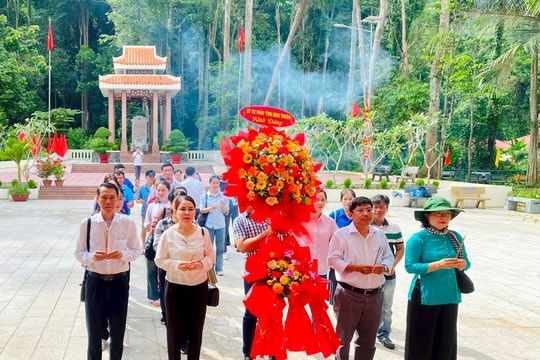 Chi bộ Sở Tư pháp hành trình về Sa Lôn