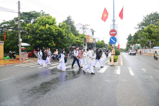 Chú trọng an toàn giao thông dịp đầu năm học mới