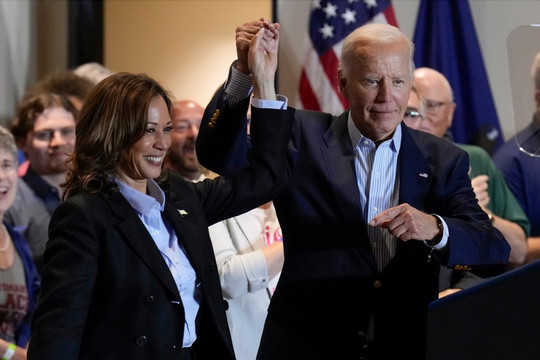 Tổng thống Biden lần đầu cùng tham gia vận động tranh cử với bà Kamala Harris