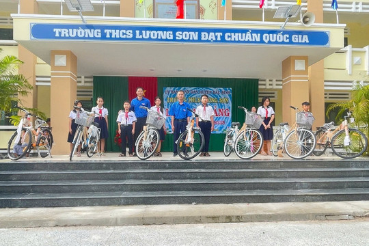 Công ty Thủy điện Đại Ninh: ﻿﻿Tặng 50 xe đạp và 20 máy lọc nước “Tiếp bước cho em đến trường” nhân dịp khai giảng năm học 2024-2025