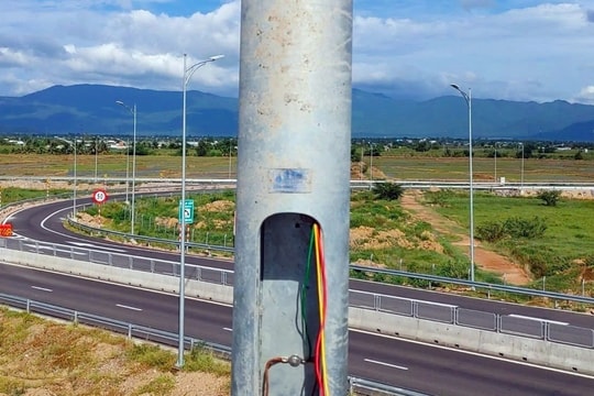 Tiếp tục mất cắp thiết bị chiếu sáng trên cao tốc Phan Thiết – Dầu Giây